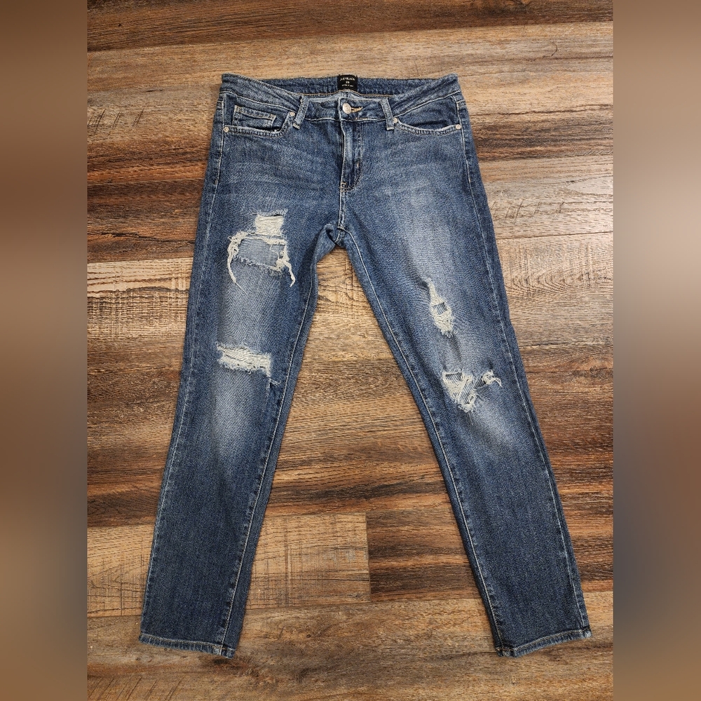 Just Black women's distressed blue jeans, size 29